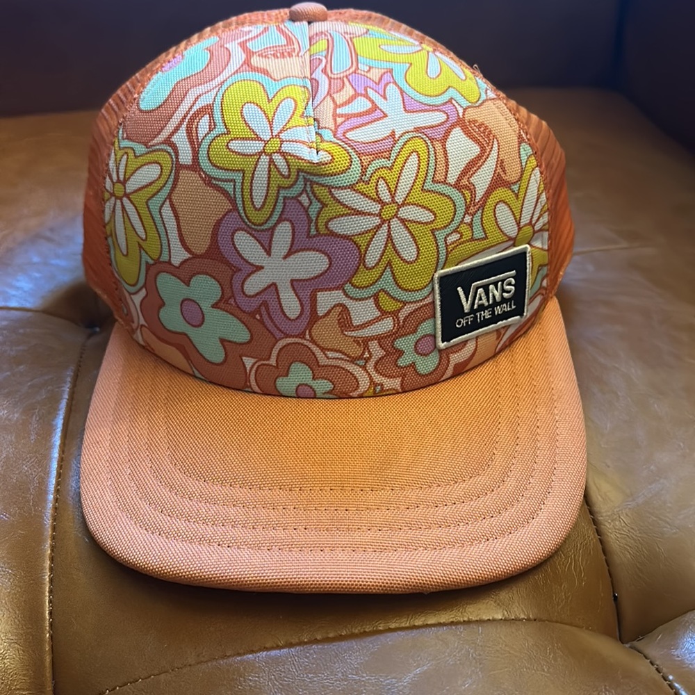VANS off the wall, groovy trippy trucker hat, snapback